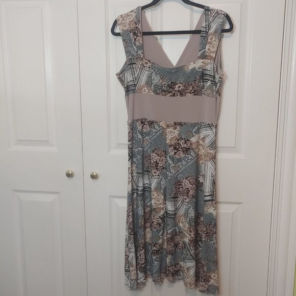 SUMMER Dress - Picture 2 of 2
